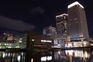アパホテル＆リゾートとザ・タワー横浜北仲方面の夜景