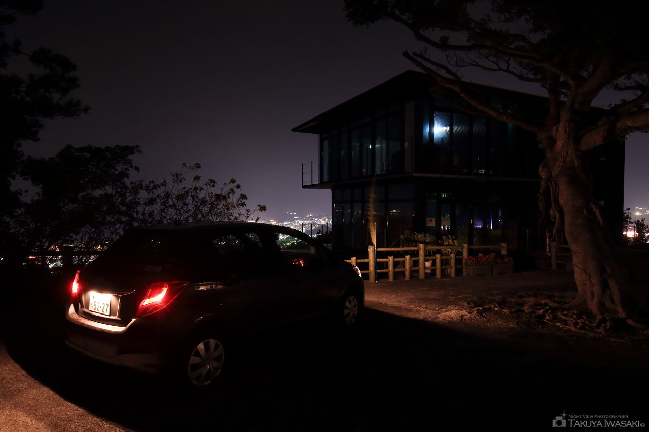 名護中央公園　ビジターセンター前の夜景スポット写真（2）