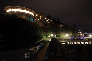 錦崎庭園の夜景スポット写真（2）class=