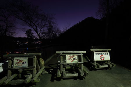 津久井湖城山公園　展望デッキの夜景スポット写真（4）class=
