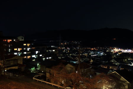 津久井湖周辺の住宅街の夜景