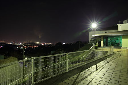 角山温水プールと工業地帯の夜景