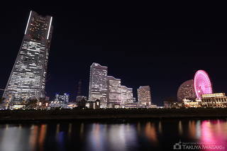 横浜ランドマークタワー・クイーンズスクエア方面を望む