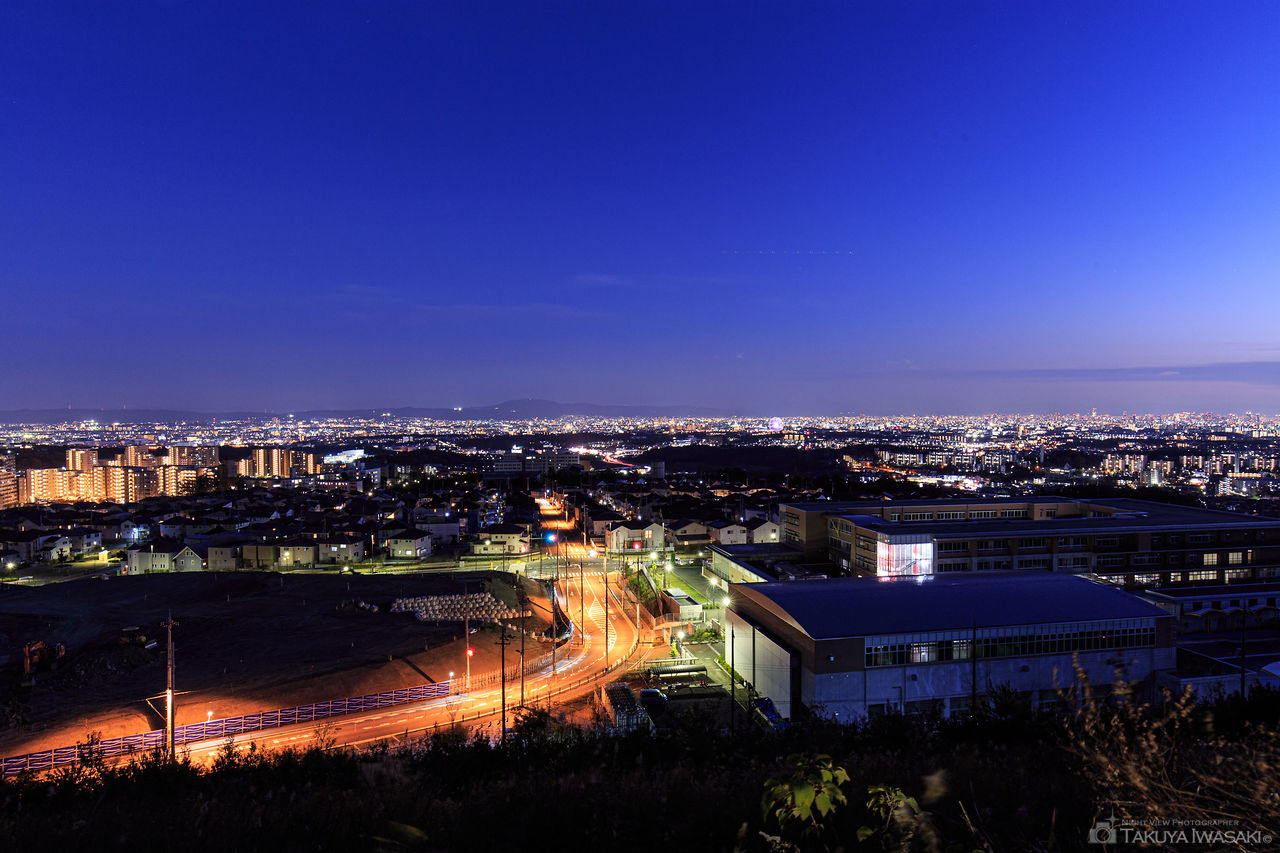 大阪平野を一望する