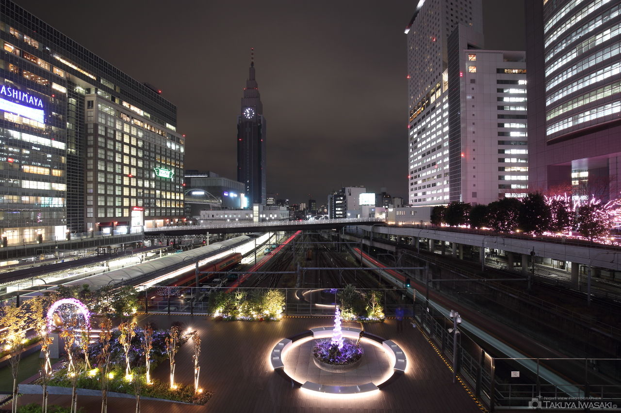 ペンギン広場を眼下にタイムズスクエアを眺める