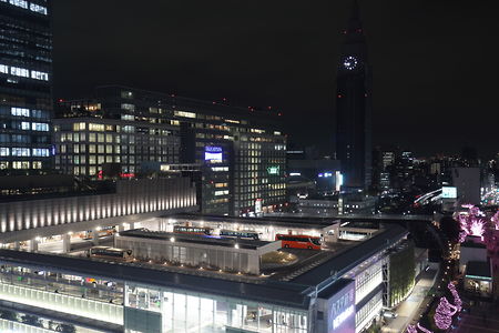 新宿ミロードの夜景スポット写真（2）class=