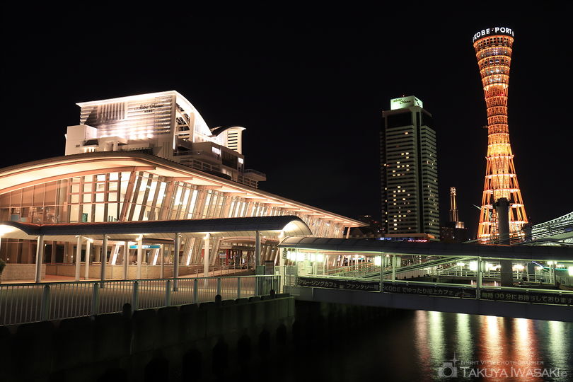 中突堤中央ターミナル（かもめりあ）前の夜景スポット写真（1）
