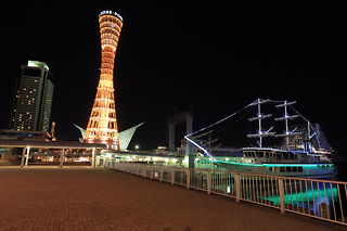 中突堤中央ターミナル（かもめりあ）前の夜景スポット写真（4）class=