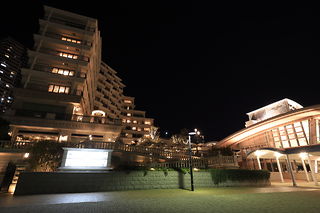 中突堤中央ターミナル（かもめりあ）前の夜景スポット写真（5）class=