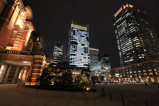東京駅・丸の内駅前広場の夜景スポット写真（5）class=