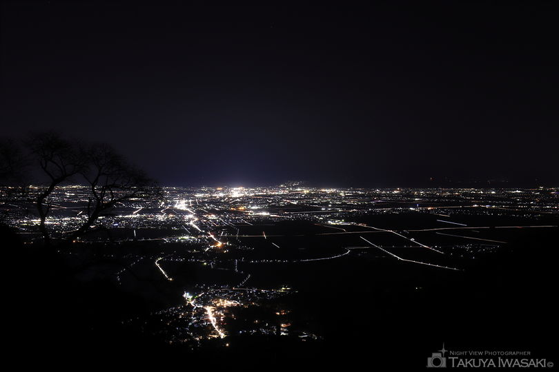 弥彦山頂公園の夜景スポット写真（1）