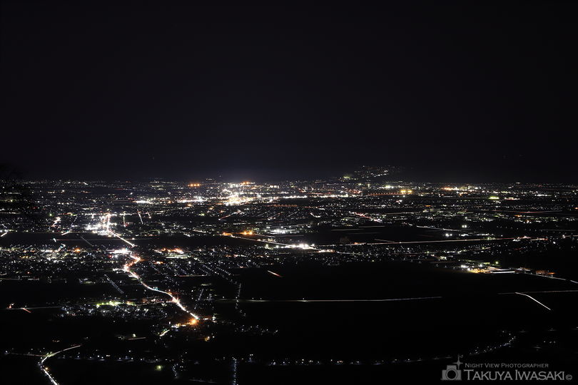 弥彦山頂公園の夜景スポット写真（2）