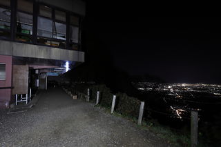 弥彦山頂公園の夜景スポット写真（3）class=