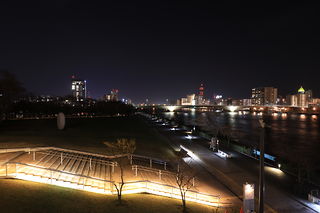 朱鷺メッセ　エスプラナード＆リバーフロントパークの夜景スポット写真（1）class=