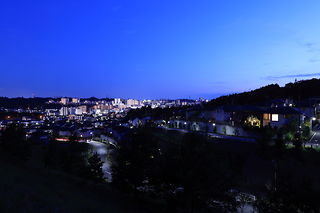 堀之内東山そよかぜの道の夜景スポット写真（1）class=