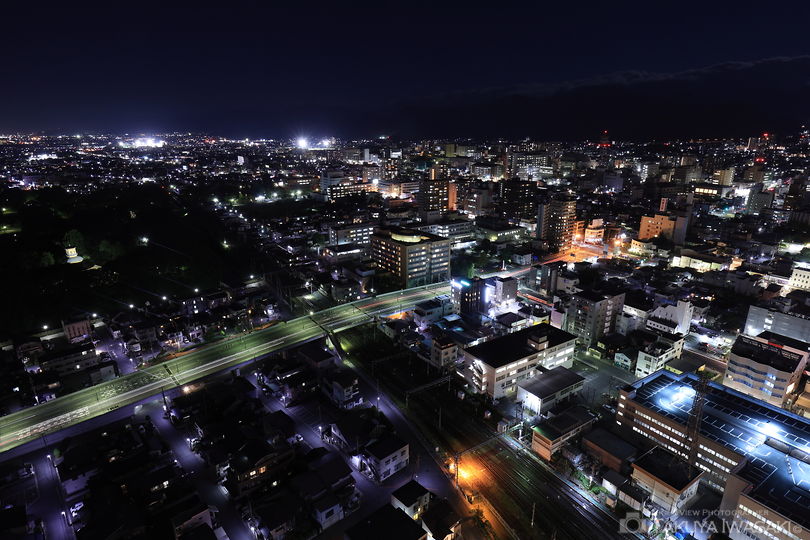 霞城セントラル　24階展望ロビーの夜景スポット写真（1）