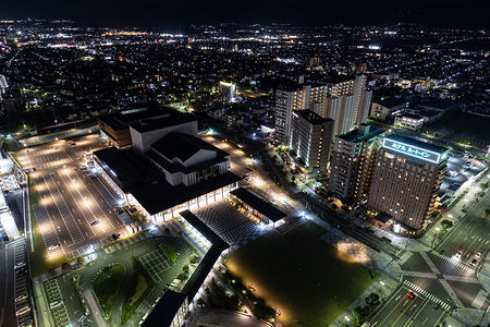 霞城セントラル　24階展望ロビーの夜景スポット写真（4）class=