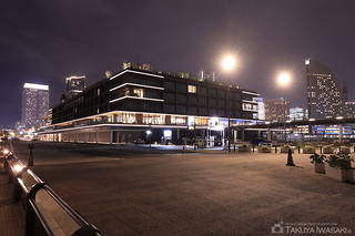 新港ふ頭客船ターミナルの夜景スポット写真（2）class=