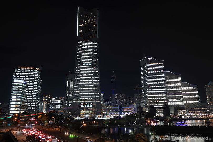 横浜市役所　市民ラウンジの夜景スポット写真（1）