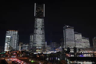 横浜市役所　市民ラウンジの夜景