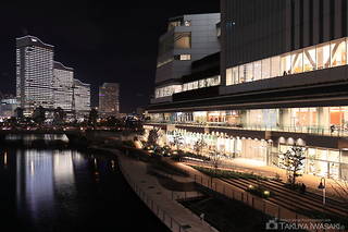クイーンズスクエアと横浜市役所を望む