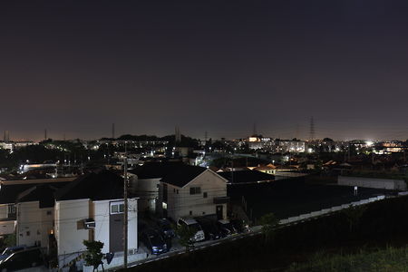 プラウドシーズン栗平の住宅地の夜景
