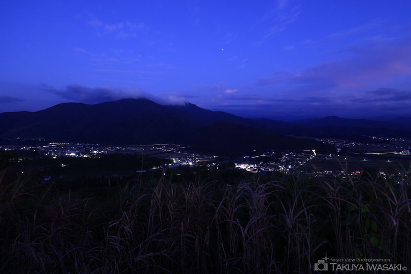 上原高原　記念碑の夜景スポット写真（1）