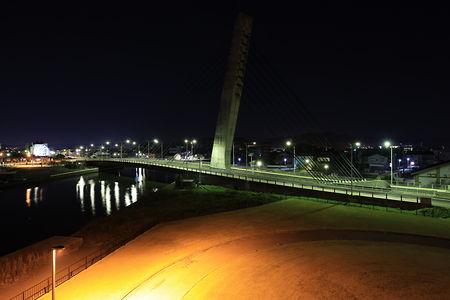 比美乃江大橋を望む