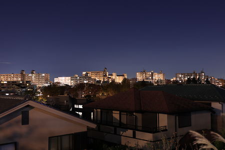 百合ヶ丘の住宅街の夜景