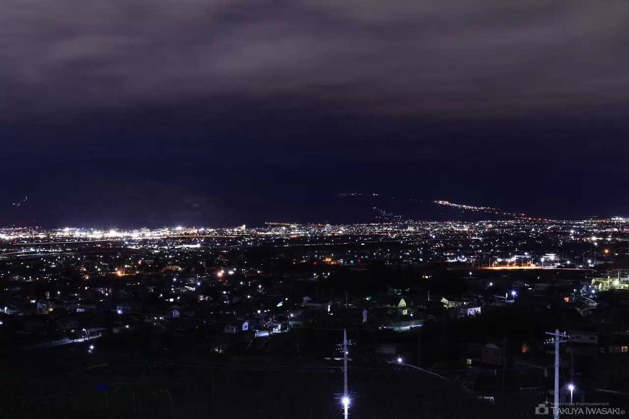 八代ふるさと公園 リニア展望台の夜景（山梨県笛吹市）