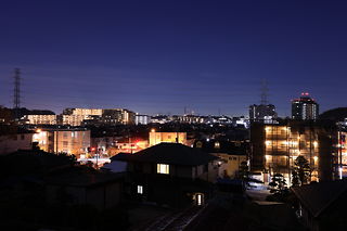 日吉本町5丁目　鳥居の夜景スポット写真（1）class=