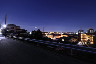 日吉本町5丁目　鳥居の夜景スポット写真（2）class=