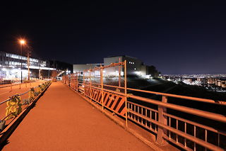 せせらぎ橋の夜景スポット写真（5）class=