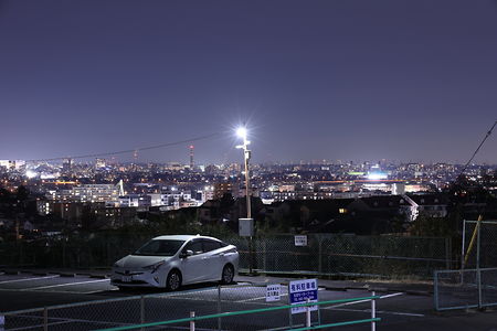 日野市郷土資料館前の夜景スポット写真（2）class=