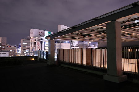 上野の森さくらテラスの夜景スポット写真（4）class=
