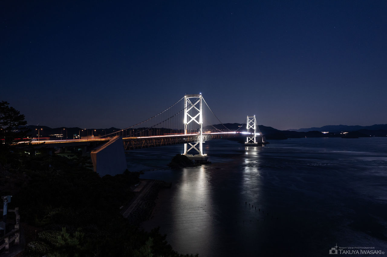 大鳴門橋と淡路島を望む