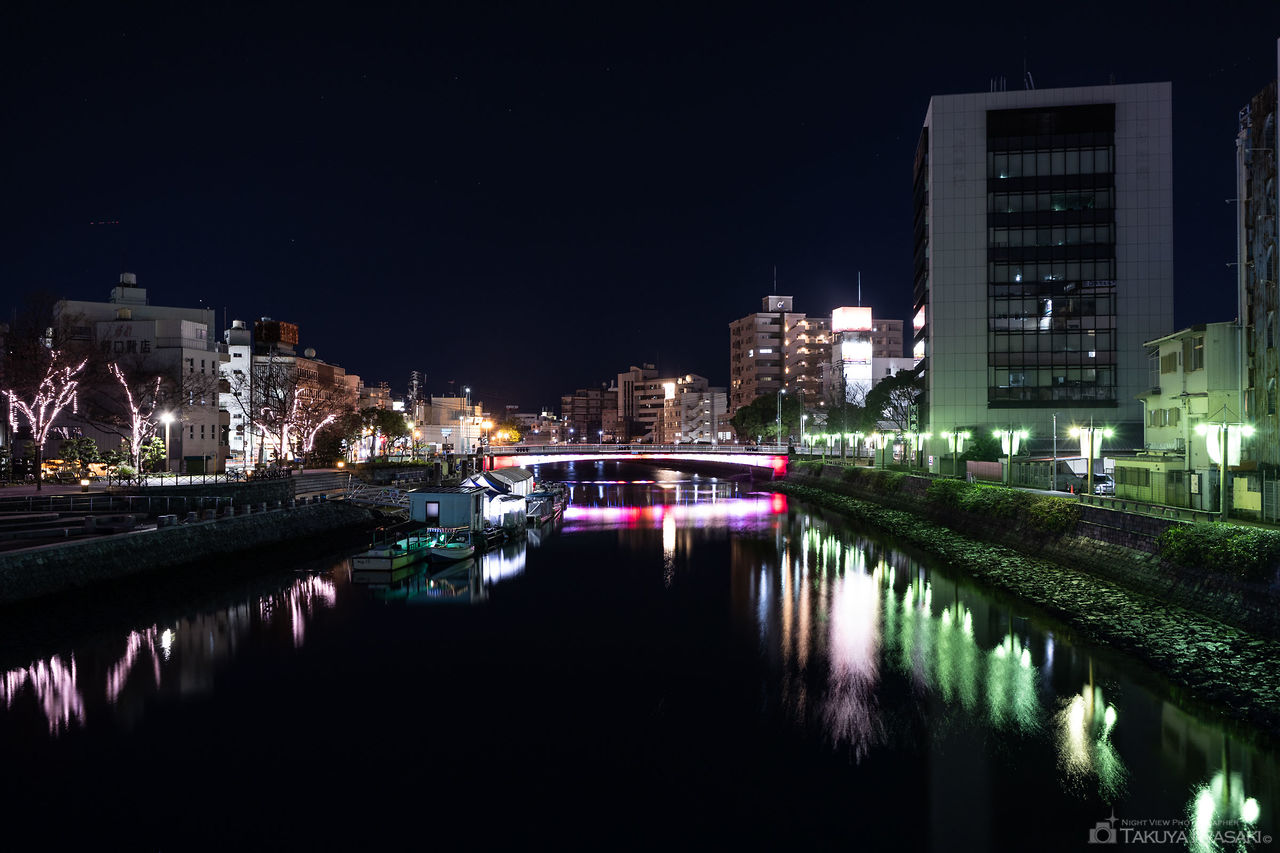 ふれあい橋と阿波銀住友生命ビル方面を望む