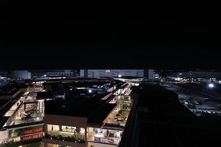 ジ･アウトレット湘南平塚　富士テラスの夜景スポット写真（1）class=