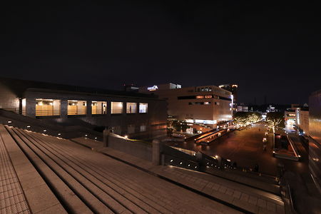 パルテノン多摩の夜景スポット写真（3）class=