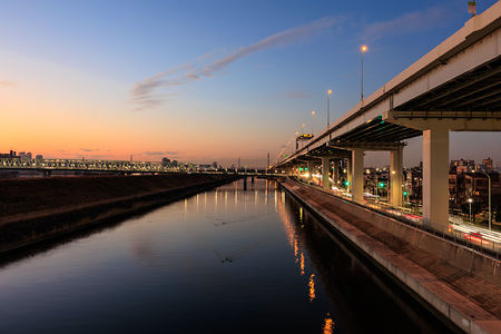 東四つ木避難橋の夜景スポット写真（3）class=