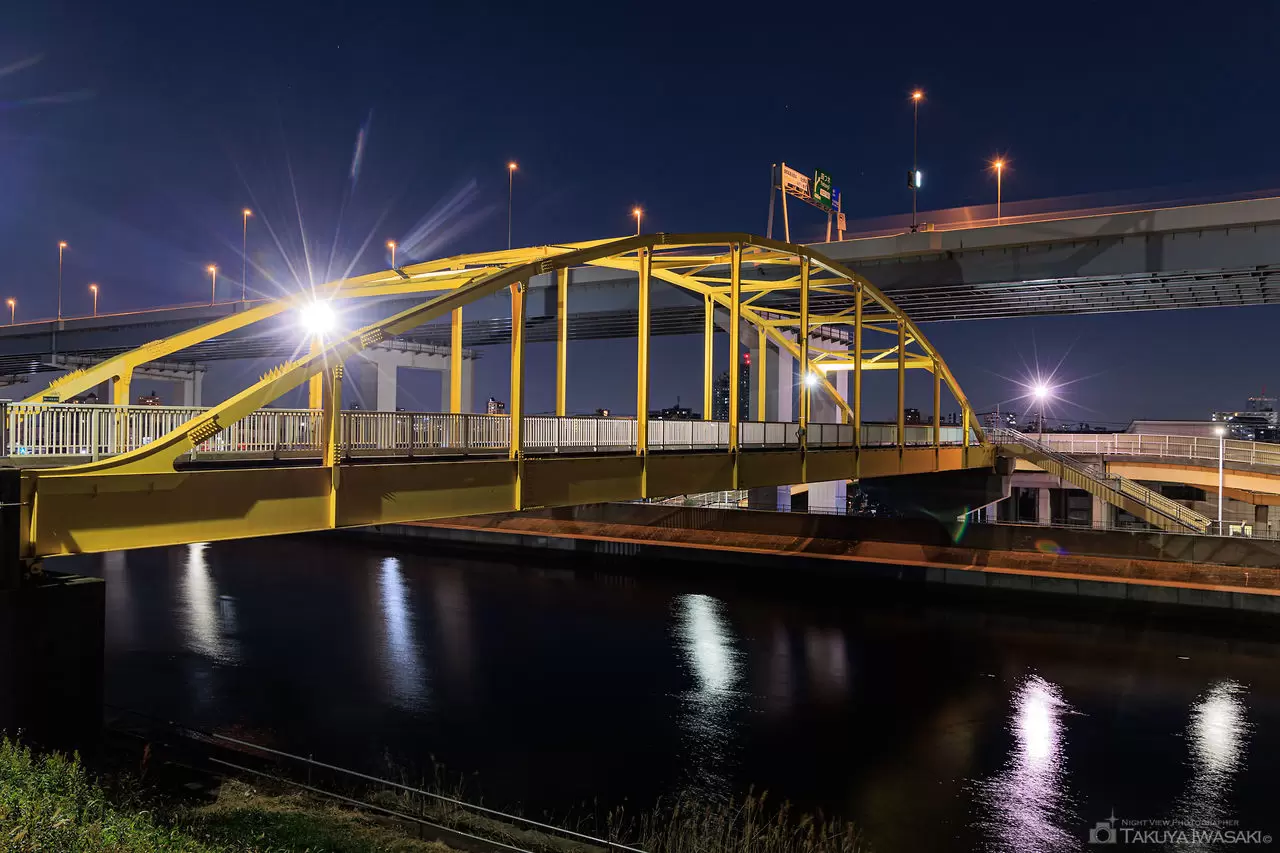 東四つ木避難橋の夜景（東京都葛飾区）