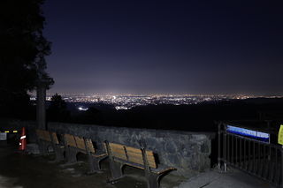 高尾山 かすみ台展望台の夜景スポット写真（4）class=