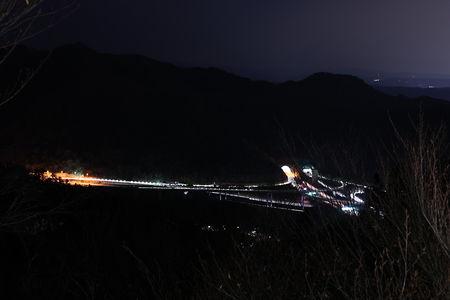 高尾山駅の夜景スポット写真（1）class=
